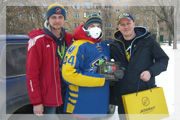 Семья Новиковых приехала на хоккей поддержать «Атлант» и сказать спасибо всем желто-синим